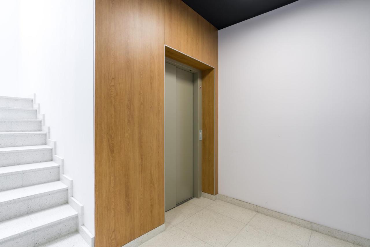 Warta Residence Apartments By Noclegi Renters พอซนาน ภายนอก รูปภาพ